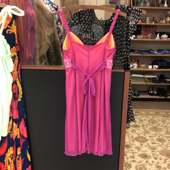 Vintage City Triangles pink dress.  Beaded.  Tie back. Size Medium.   EUC - Picture 3 of 4